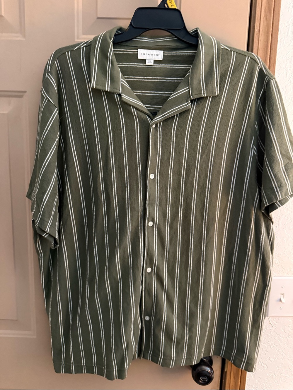 Men's Olive Green Striped Short-Sleeve Button-Down Shirt